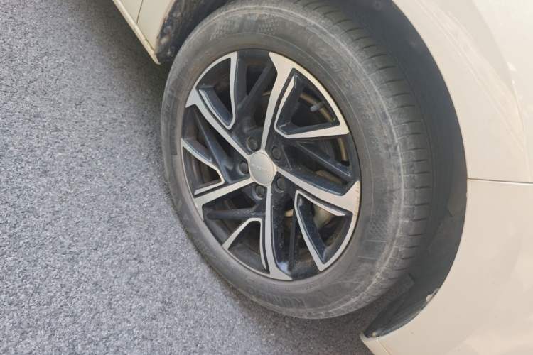 Used Haval JOLION 2021 1.5T Automatic Grand Three-Volume Version Right Front Wheel Hub