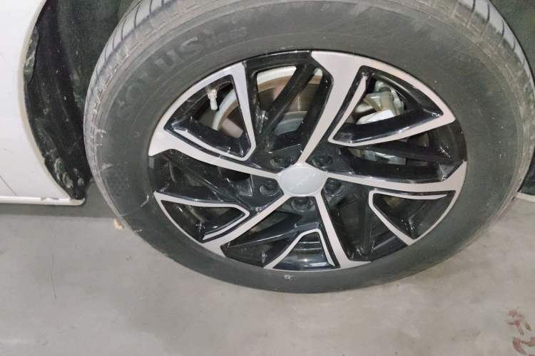 Used Haval JOLION 2021 1.5T Automatic Grand Three-Volume Version Right Front Wheel Hub