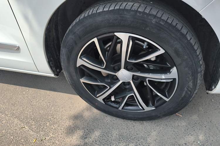 Used Haval JOLION 2021 1.5T Automatic Grand Three-Volume Version Right Front Wheel Hub