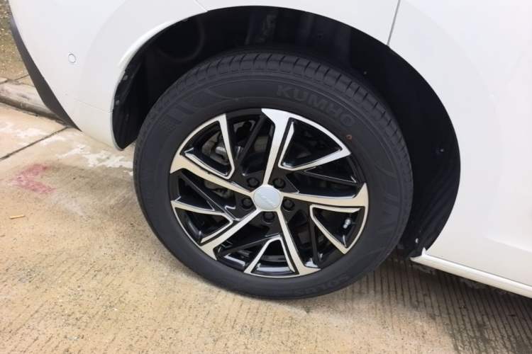 Used Haval JOLION 2021 1.5T Automatic Four-Door Version Right Rear Wheel Hub
