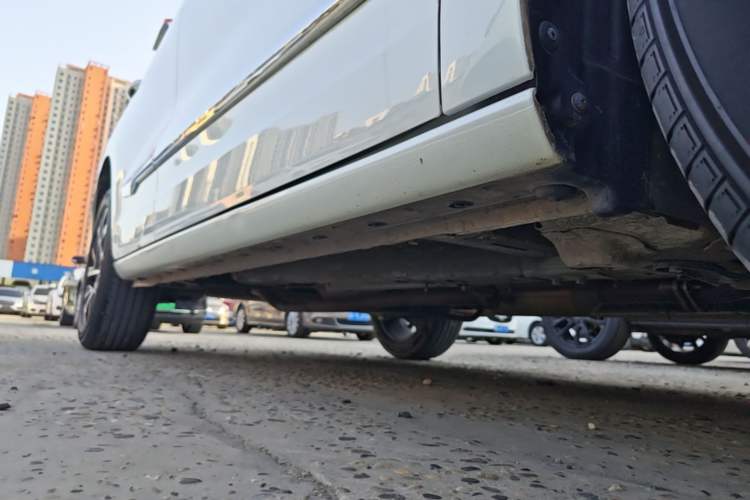 Used Haval JOLION 2021 1.5T Automatic Four-Door Version Right Side Sill