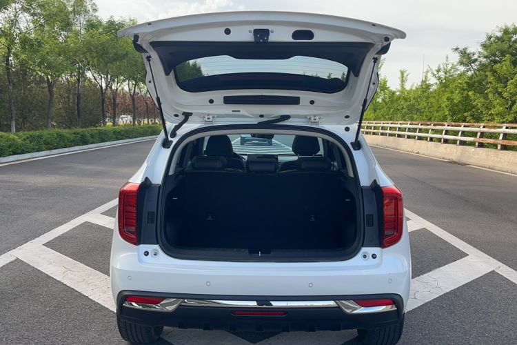 Used Haval JOLION 2021 1.5T Automatic Four-Door Version Trunk