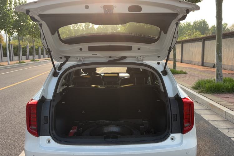 Used Haval JOLION 2021 1.5T Automatic Four-Door Version Trunk