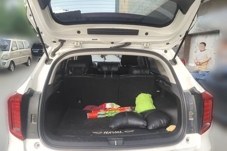 Used Haval JOLION 2021 1.5T Automatic Four-Door Version Trunk