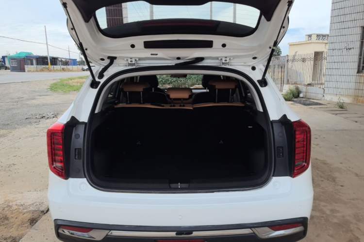 Used Haval JOLION 2021 1.5T Automatic Grand Three-Volume Version Trunk