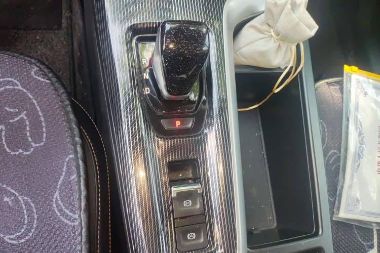 Used Haval LHERY 2022 Jingxiang Edition 1.5T Copper Rabbit Gear Lever
