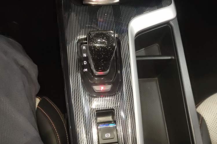 Used Haval LHERY 2021 High-Performance Version 1.5T Golden Rabbit Gear Lever