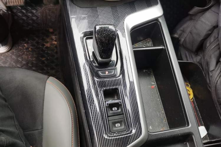Used Haval LHERY 2021 High-Performance Version 1.5T Golden Rabbit Gear Lever