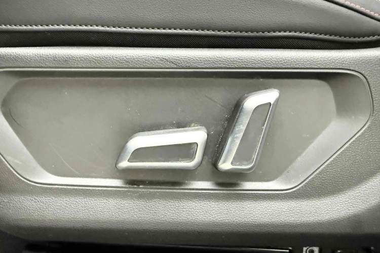 Used Haval LHERY 2021 GT Edition 1.5T Platinum Rabbit Interior 4