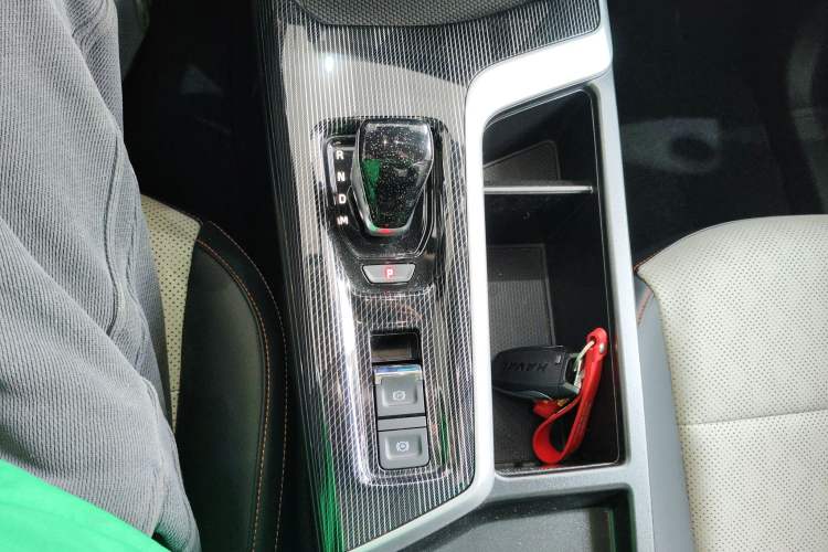 Used Haval LHERY 2021 High-Performance Version 1.5T Golden Rabbit Gear Lever