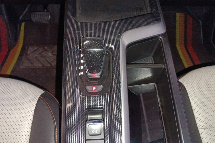 Used Haval LHERY 2021 High-Performance Version 1.5T Golden Rabbit Gear Lever