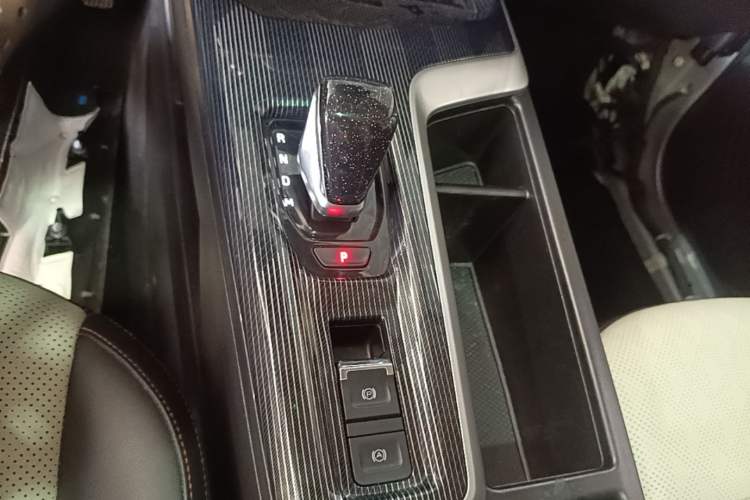Used Haval LHERY 2021 High-Performance Version 1.5T Golden Rabbit Gear Lever