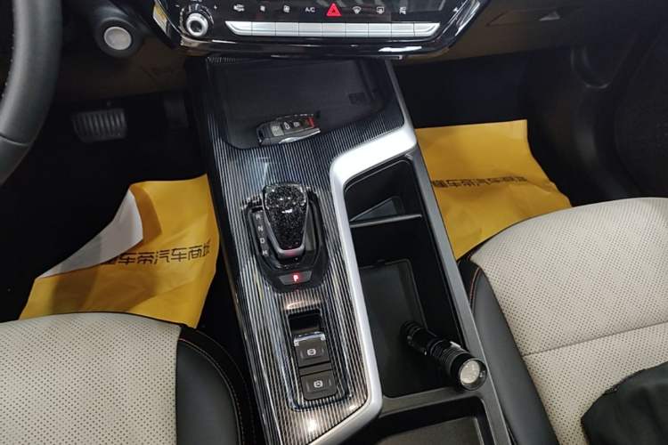 Used Haval LHERY 2021 High-Performance Version 1.5T Golden Rabbit Gear Lever