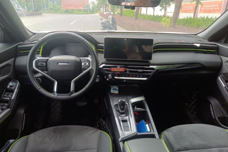 Used Haval LHERY 2021 High-Performance Version 1.5T Golden Rabbit Center Console