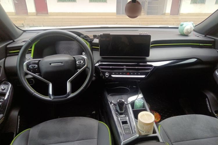 Used Haval LHERY 2021 High-Performance Version 1.5T Golden Rabbit Center Console