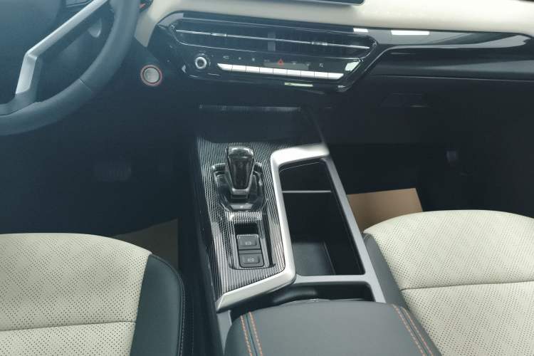 Used Haval LHERY 2021 High-Performance Version 1.5T Golden Rabbit Gear Lever