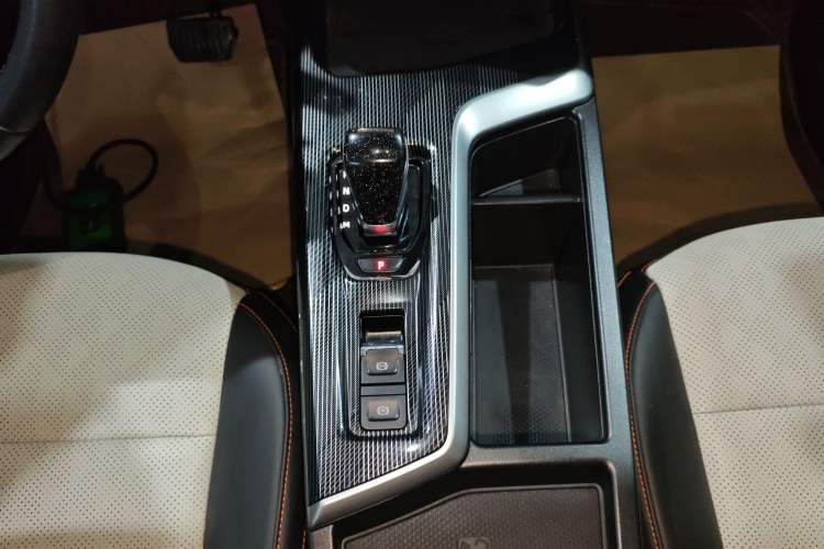 Used Haval LHERY 2021 High-Performance Version 1.5T Golden Rabbit Gear Lever