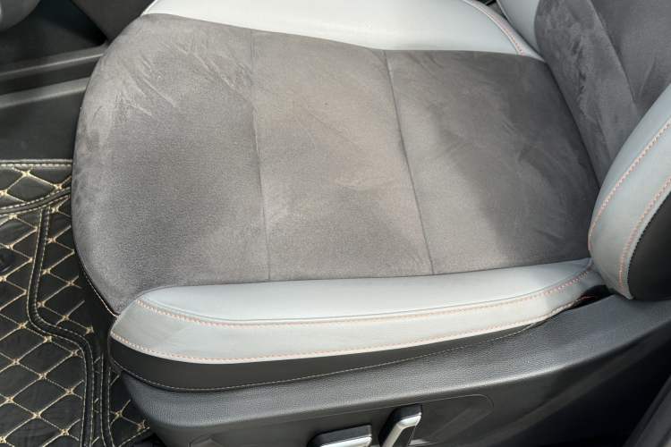 Used Haval LHERY 2021 High-Performance Version 1.5T Golden Rabbit Interior 4