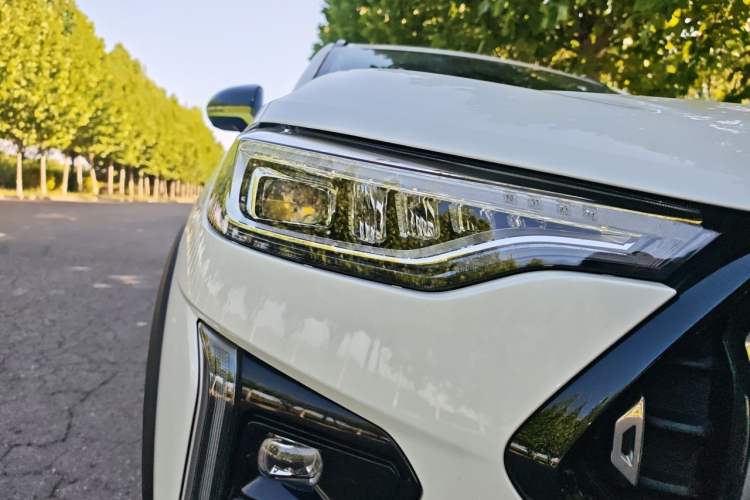 Used Haval LHERY 2021 High-Performance Version 1.5T Golden Rabbit Right Front Headlight