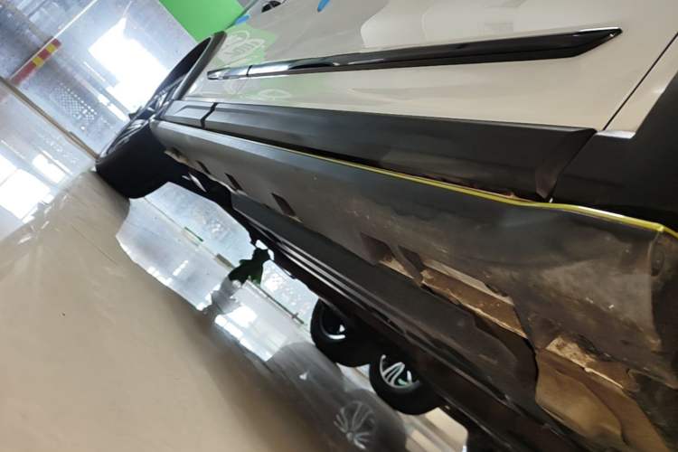 Used Haval LHERY 2021 High-Performance Version 1.5T Golden Rabbit Right Side Sill