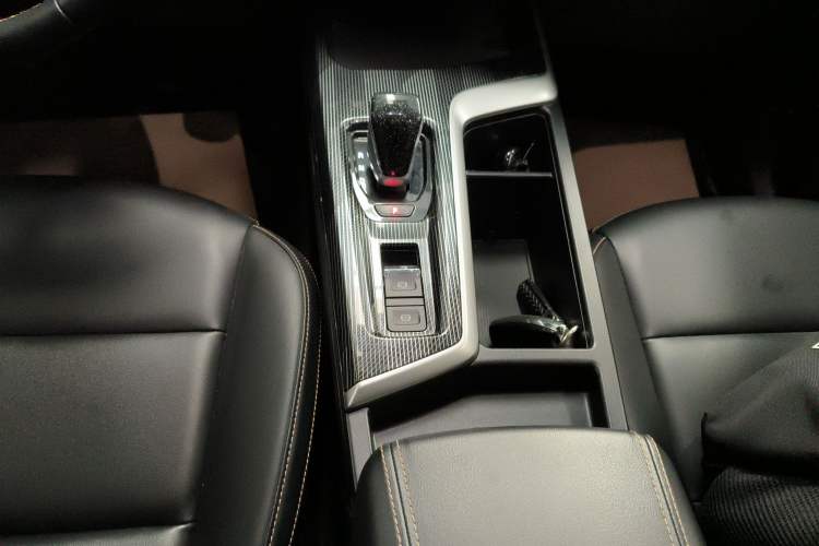 Used Haval LHERY 2022 Jingxiang Edition 1.5T Brass Rabbit Gear Lever
