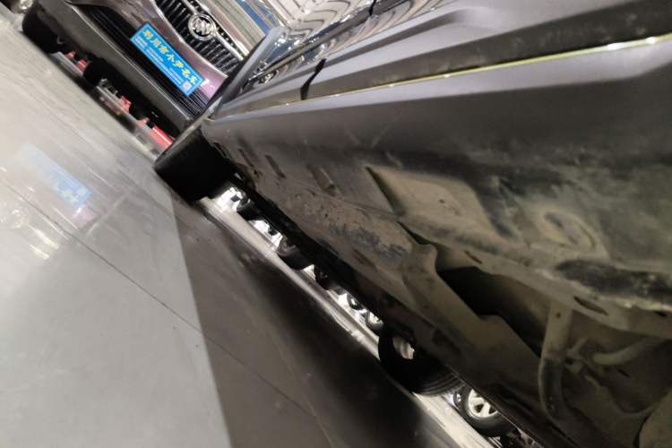 Used Haval LHERY 2022 Jingxiang Edition 1.5T Brass Rabbit Left Side Sill