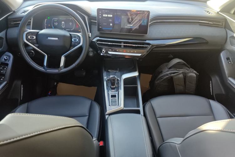 Used Haval LHERY 2022 Jingxiang Edition 1.5T Copper Rabbit Center Console