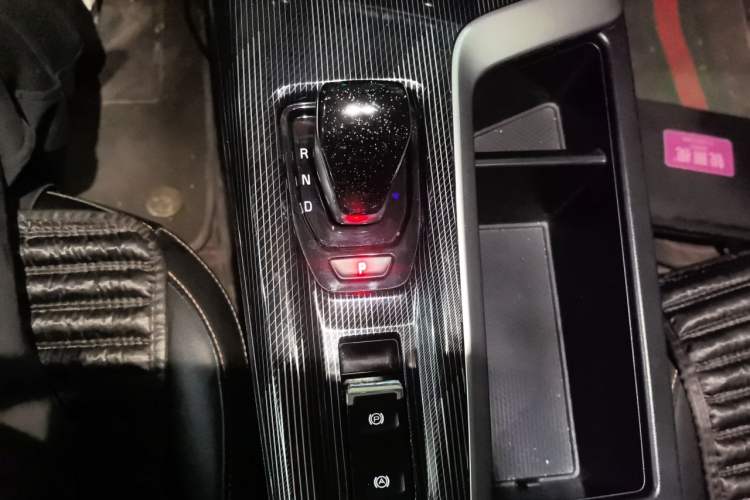 Used Haval LHERY 2022 Jingxiang Edition 1.5T Copper Rabbit Gear Lever