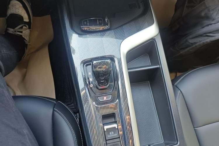 Used Haval LHERY 2022 Jingxiang Edition 1.5T Copper Rabbit Gear Lever