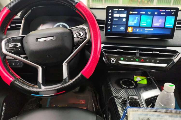 Used Haval LHERY 2022 Jingxiang Edition 1.5T Copper Rabbit Center Console