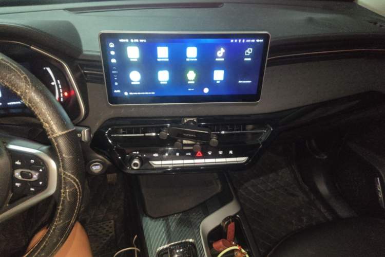 Used Haval LHERY 2022 Jingxiang Edition 1.5T Copper Rabbit Audio And AC Panel