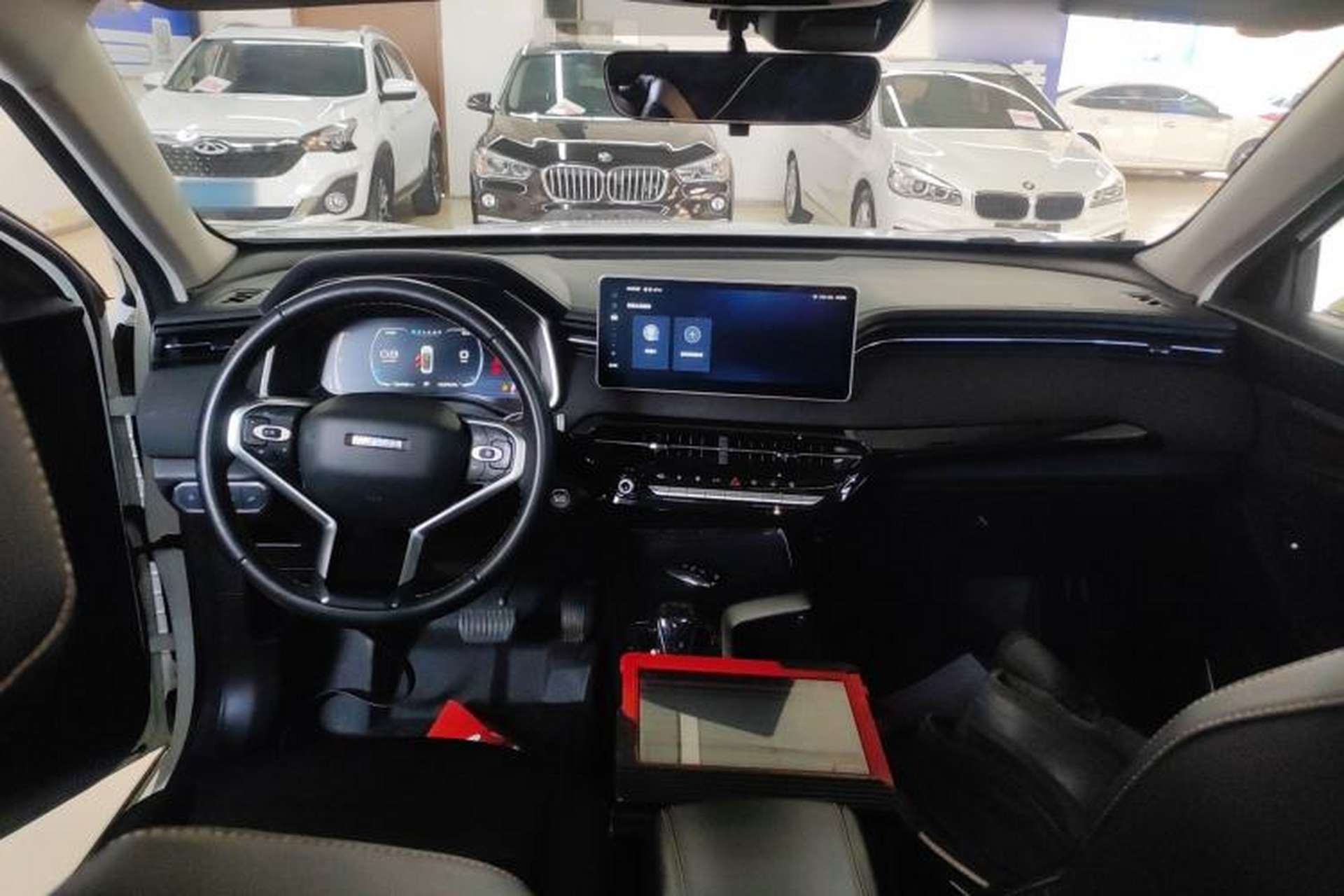 Used Haval LHERY 2022 Jingxiang Edition 1.5T Copper Rabbit Center Console