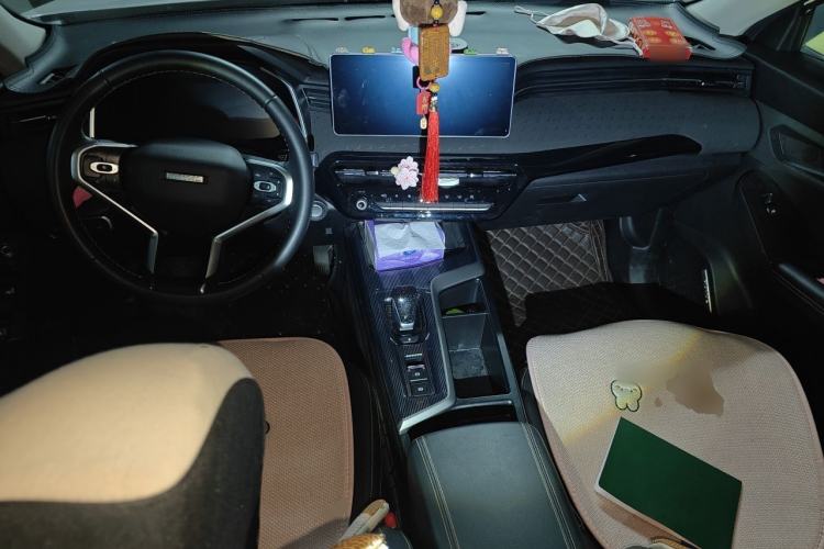 Used Haval LHERY 2022 Jingxiang Edition 1.5T Copper Rabbit Center Console