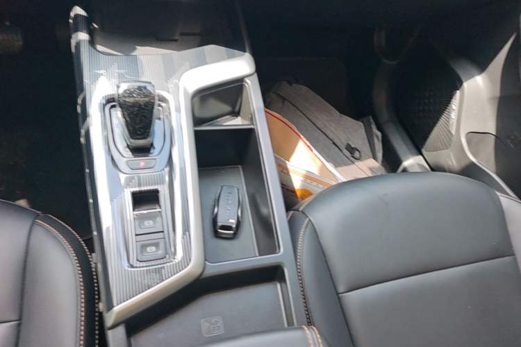 Used Haval LHERY 2022 Jingxiang Edition 1.5T Copper Rabbit Gear Lever