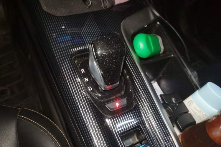 Used Haval LHERY 2022 Jingxiang Edition 1.5T Copper Rabbit Gear Lever