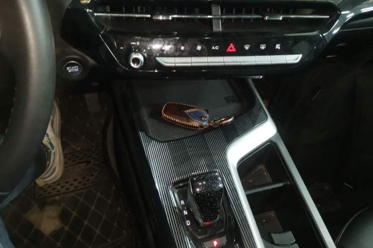Used Haval LHERY 2022 Jingxiang Edition 1.5T Copper Rabbit Gear Lever