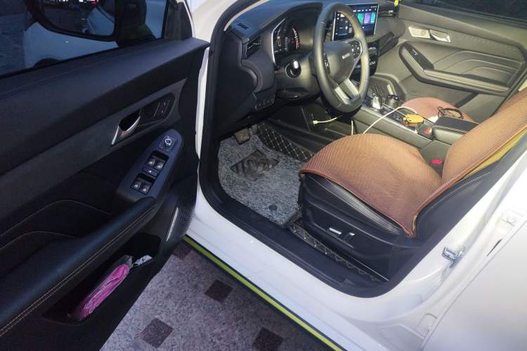 Used Haval LHERY 2022 Jingxiang Edition 1.5T Copper Rabbit Interior 3