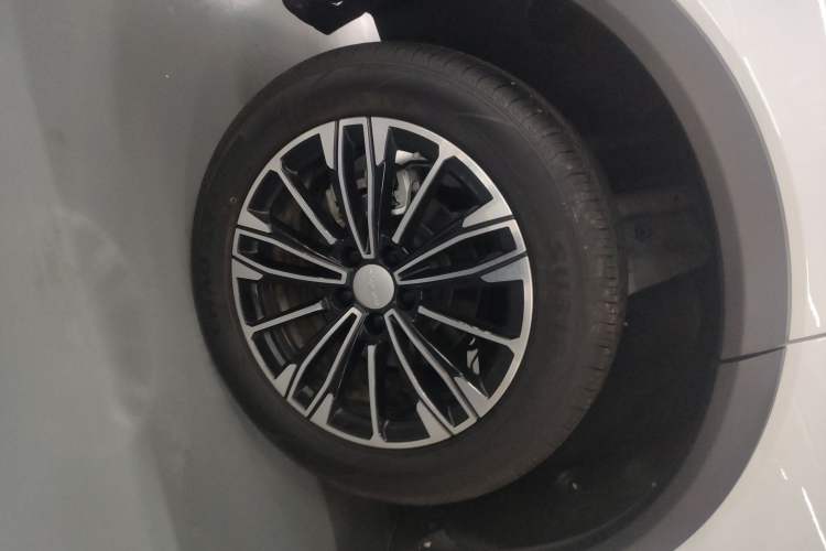 Used Haval LHERY 2023 1.5T Dynamic Version Right Rear Wheel Hub