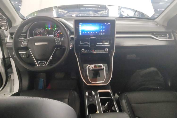 Used Haval M6 2021 PLUS 1.5T DCT Luxury Smart Connectivity Model Interior 2