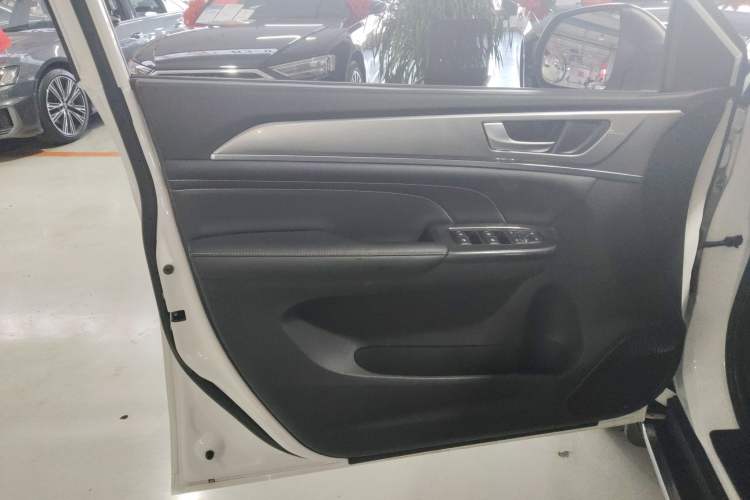 Used Haval M6 2021 PLUS 1.5T DCT Luxury Smart Connectivity Model Interior 7