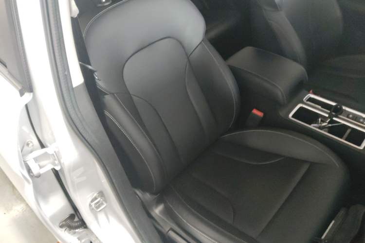 Used Haval M6 2021 PLUS 1.5T DCT Luxury Smart Connectivity Model Right Front Seat