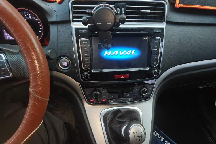 Used Haval M6 2017 1.5T Manual Two-Wheel Drive Elite Model Audio And AC Panel