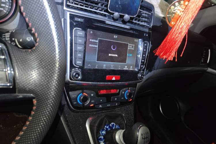 Used Haval M6 2017 1.5T Manual Two-Wheel Drive Elite Model Audio And AC Panel