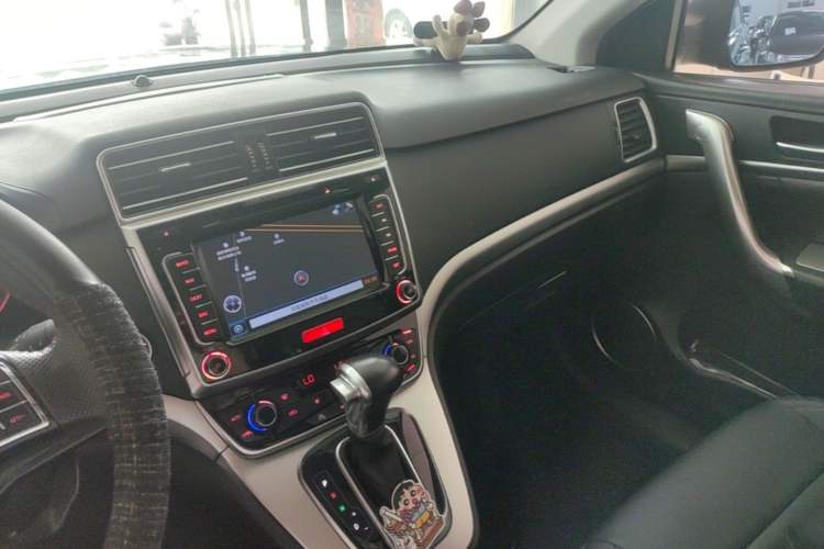 Used Haval M6 2017 1.5T Automatic Two-Wheel Drive Elite Model Audio And AC Panel