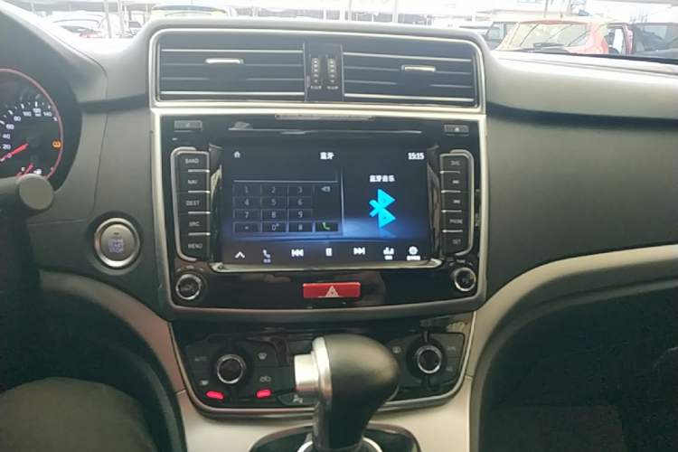 Used Haval M6 2017 1.5T Automatic Two-Wheel Drive Elite Model Audio And AC Panel