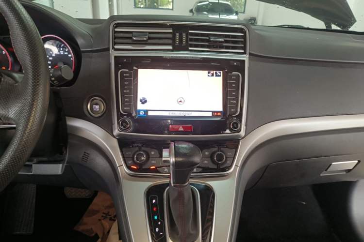 Used Haval M6 2017 1.5T Automatic Two-Wheel Drive Elite Model Audio And AC Panel