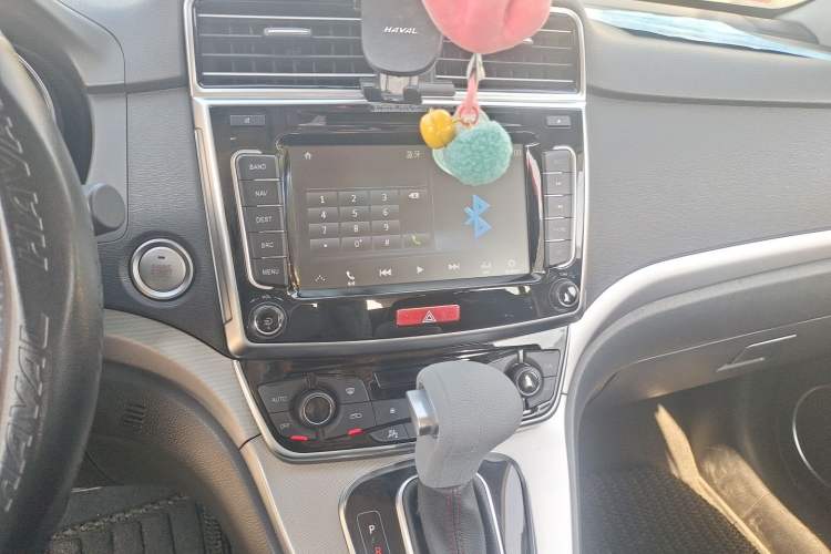 Used Haval M6 2017 1.5T Automatic Two-Wheel Drive Urban Model Audio And AC Panel
