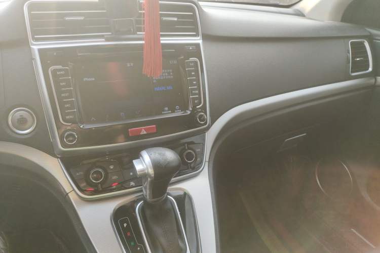 Used Haval M6 2017 1.5T Automatic Two-Wheel Drive Elite Model Audio And AC Panel