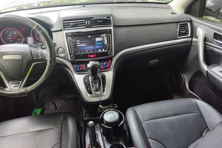 Used Haval M6 2017 1.5T Automatic Two-Wheel Drive Elite Model Audio And AC Panel