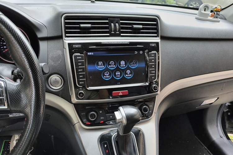 Used Haval M6 2017 1.5T Automatic Two-Wheel Drive Elite Model Audio And AC Panel
